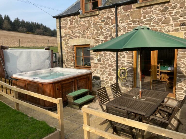 HM Hot Tub and Table 768x576